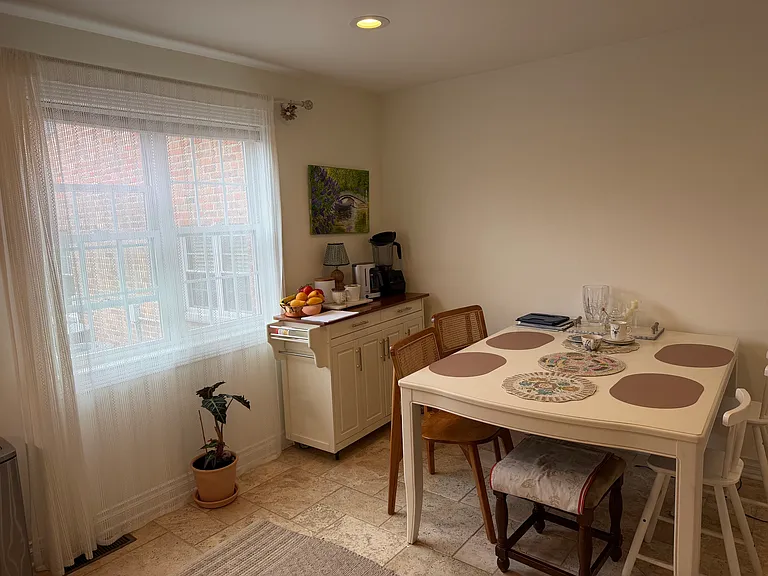 73 New England Ave — Photo 4
