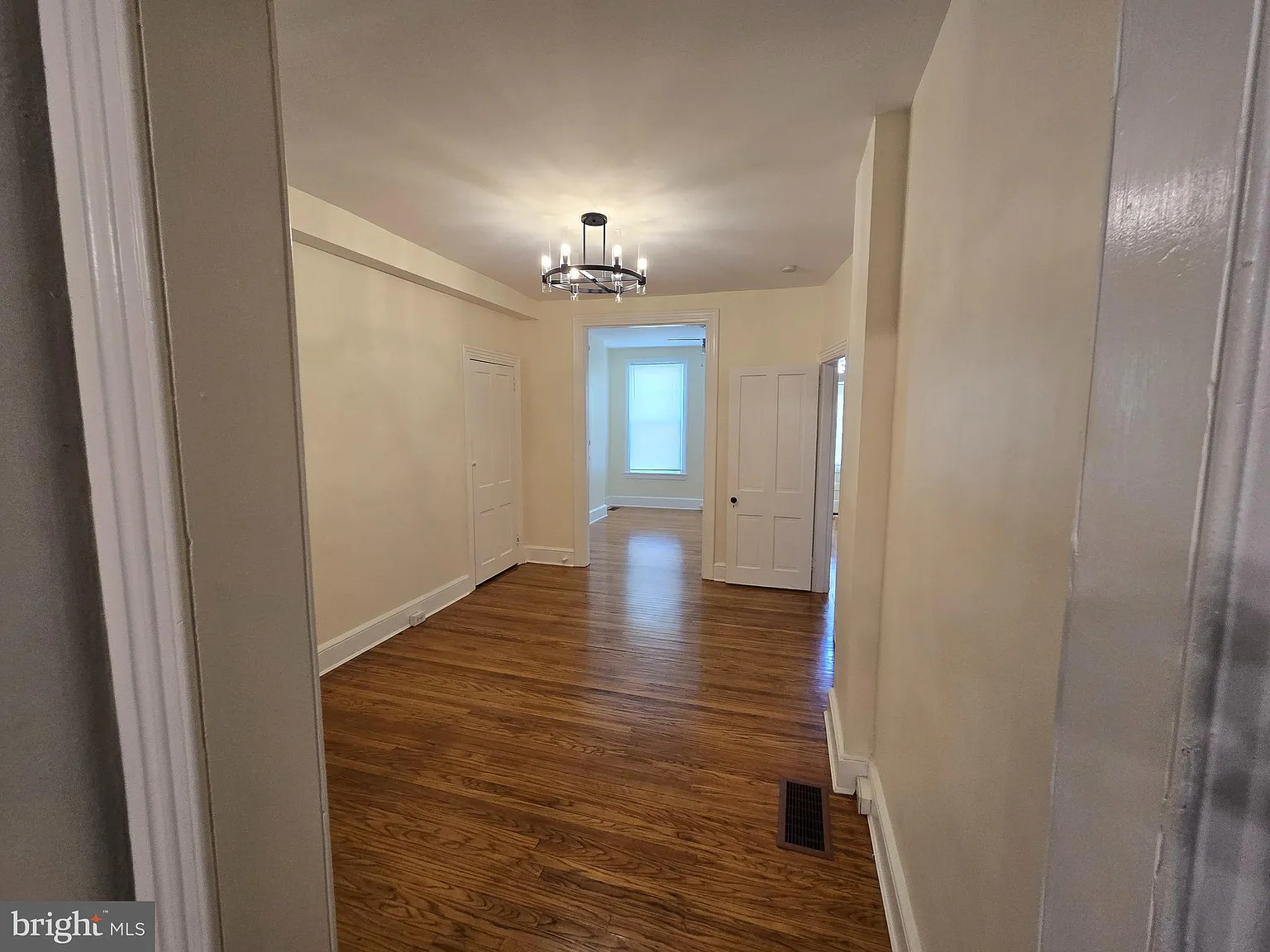 2 bed, 1.5 bath, 1325 sqft, $1,700 — Photo 4