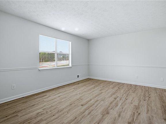 5th image of 4954 Browns Mill Rd