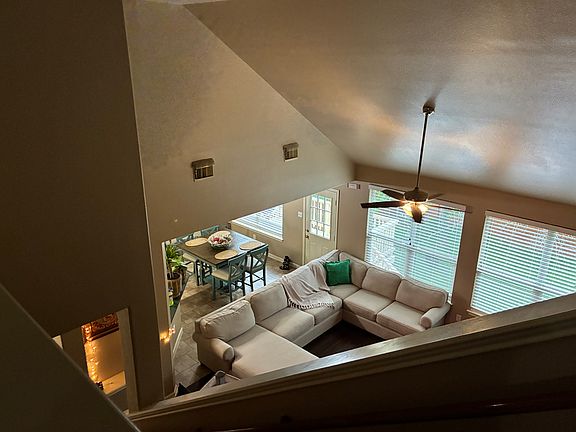 4th image of 8622 Branch Hollow Dr