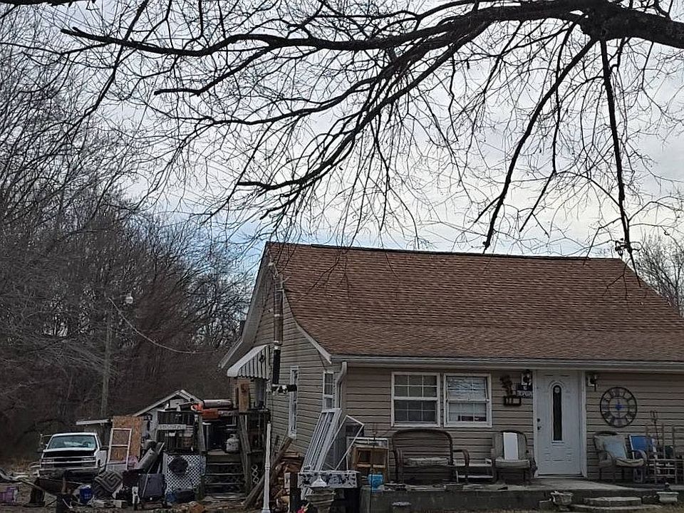 2nd image of 305 Periwinkle Rd