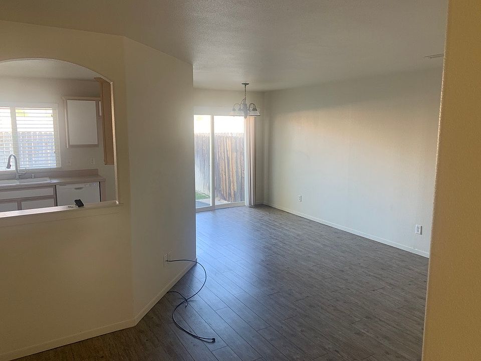2nd image of 420 Valley Cir Unit C