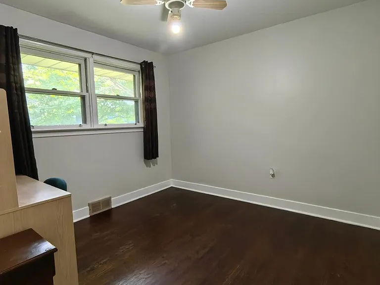 14 Macbeth Blvd — Photo 15