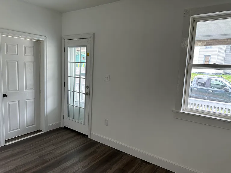 551 Jefferson St — Photo 8