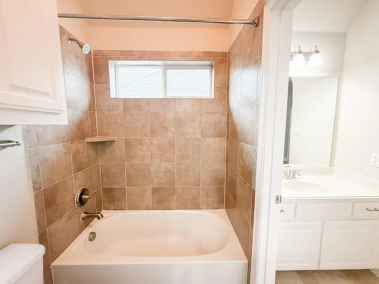7048 Fullerton Cir — Photo 32