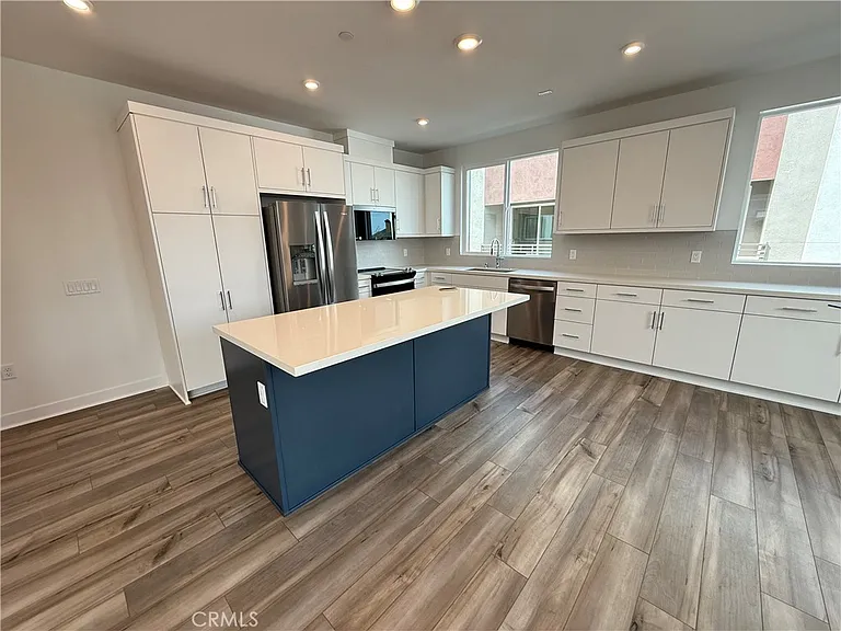 693 S Lyon St #693 — Photo 17