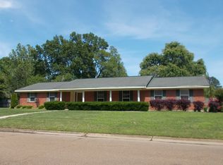 502 Chestnut St, Grenada, MS 38901