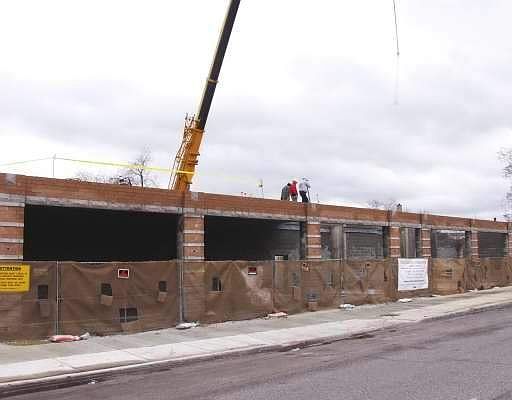 1st image of 5588 N Lincoln Ave #203