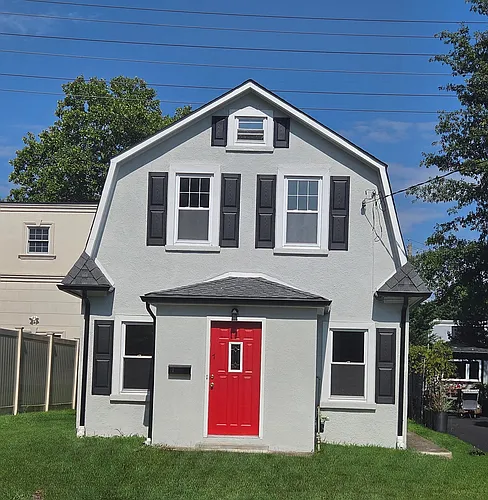 7 Oak St Photo 1