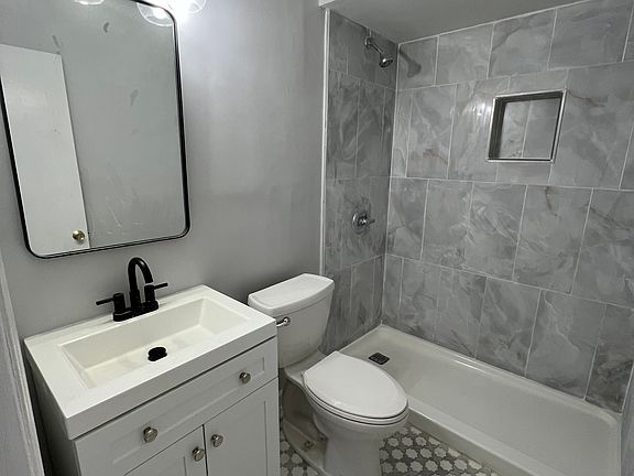 3rd image of 401 Orchard Meadows Dr