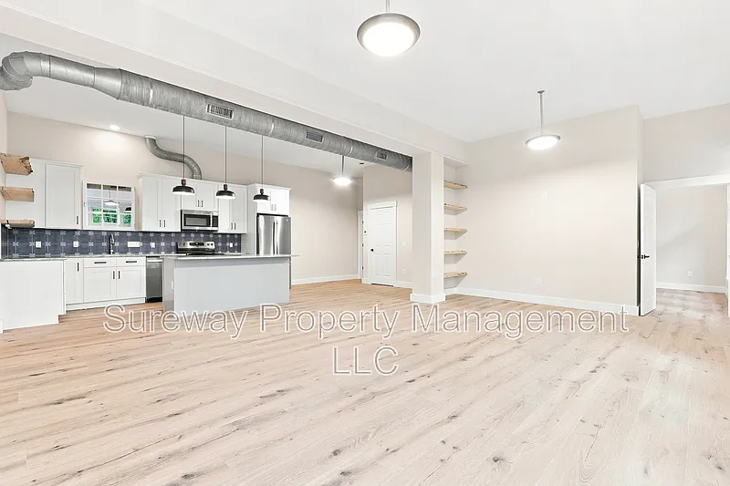 2 bed, 1.0 bath, 1100 sqft, $2,450 — Photo 2