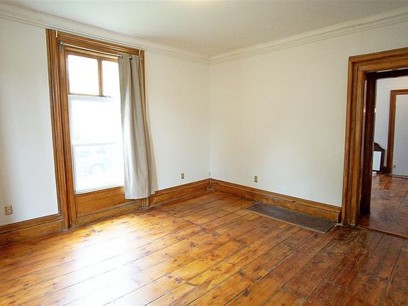 4th image of 97 Maple St #1