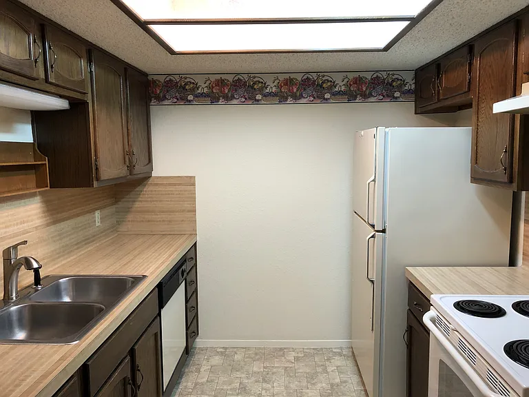 914 W Meadowmere Ln — Photo 8
