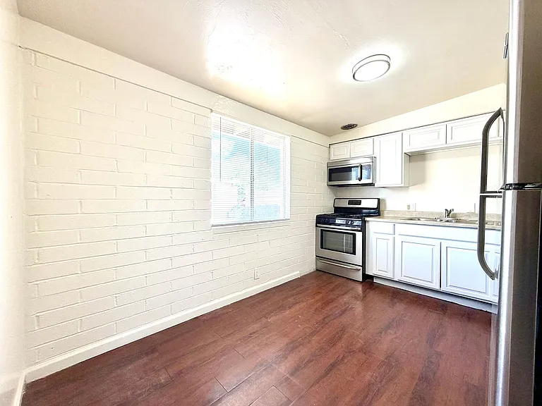 Fairmount-4215 — Photo 10