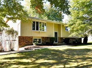 8547 Camelot Dr, Chesterland, OH 44026