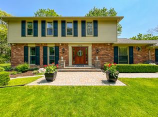 5578 Hunters Gate Dr, Troy, MI 48098