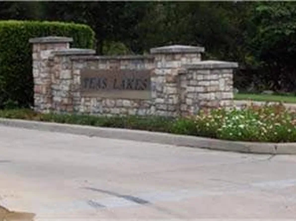 2305 Tarrytown Crossing Dr, Conroe, TX 77304