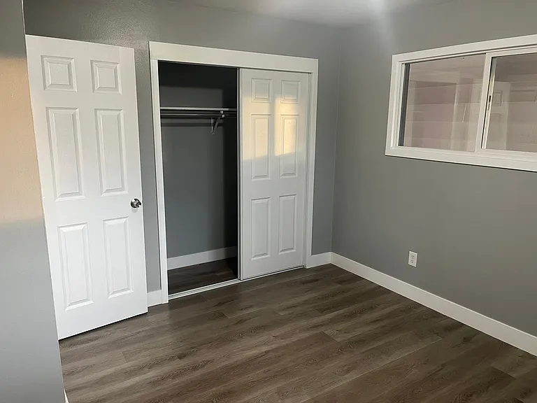 733 W Augusta Ave #1 — Photo 2