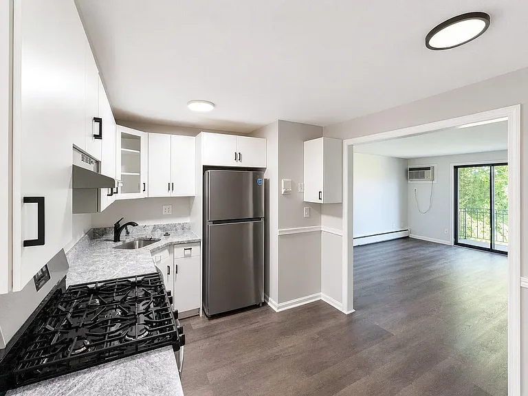 645 W Lowell Ave — Photo 6