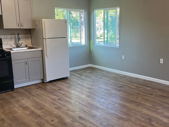 4th image of 1262 Buchon St #1/2