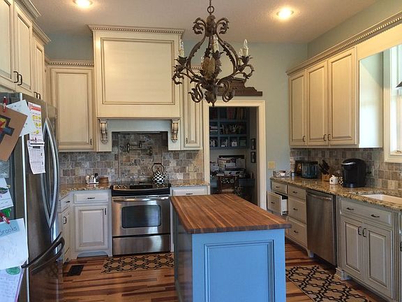 3rd image of 568 Highland Lakes Dr