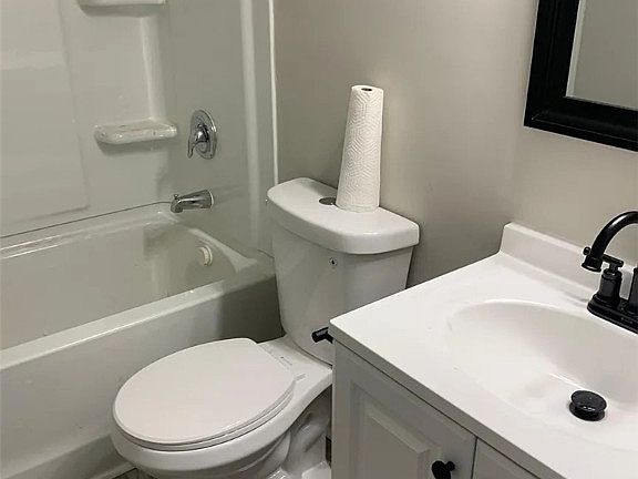 3rd image of 1015 Bowden St