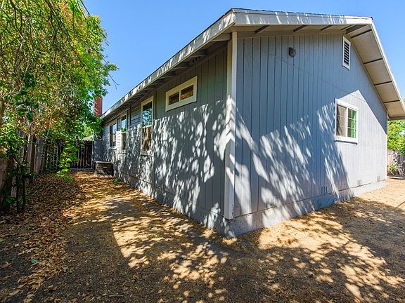 5th image of 3016 W Monterey Ave