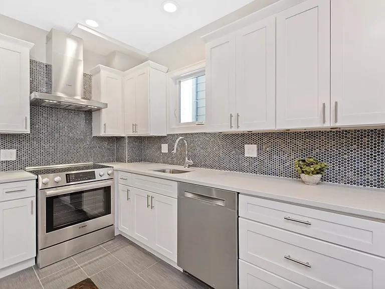 15 Richard St #1 — Photo 3