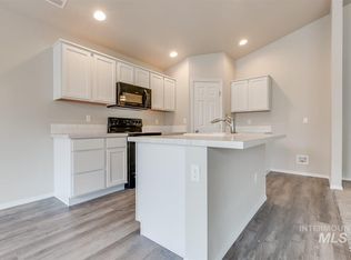 2076 N Warwick Ave, Meridian, ID 83646