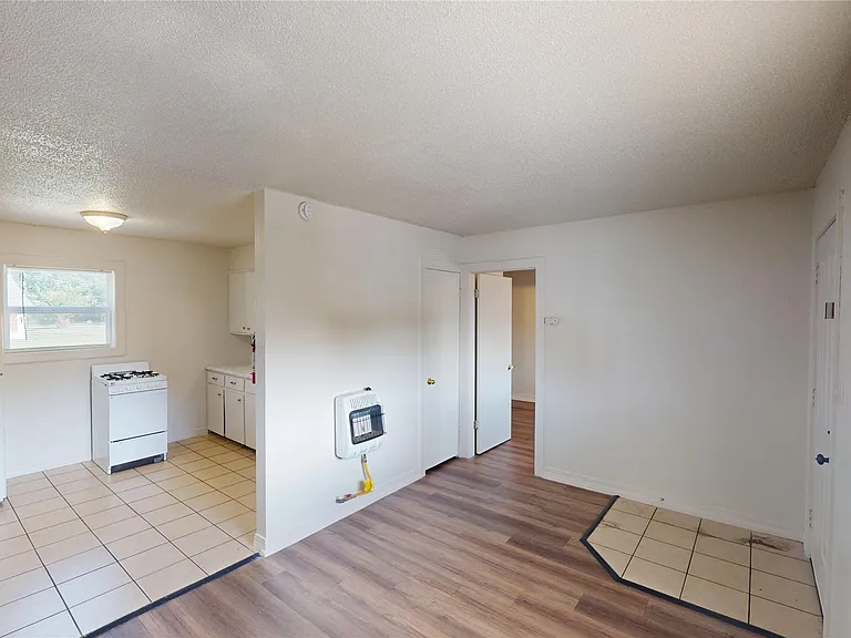 205 W Birch Pl #4 — Photo 4