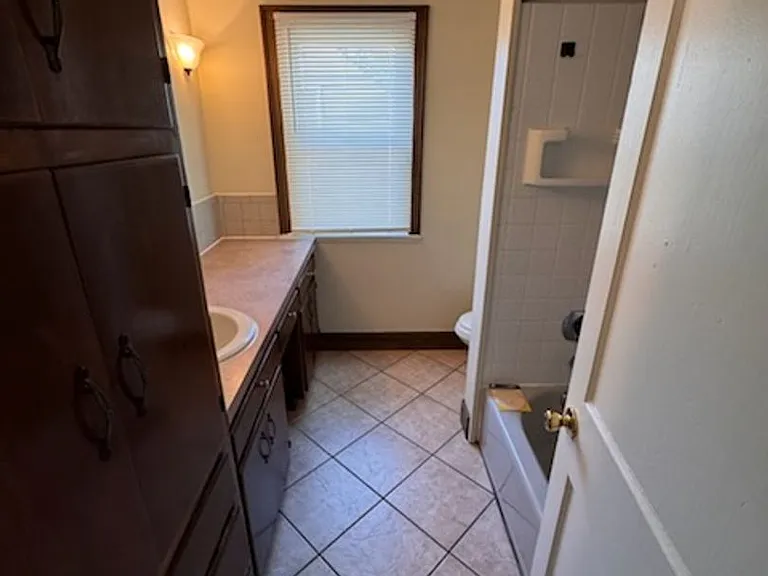 833 Lawrence Ave — Photo 22