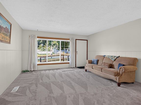 5th image of 3439 Acacia Dr