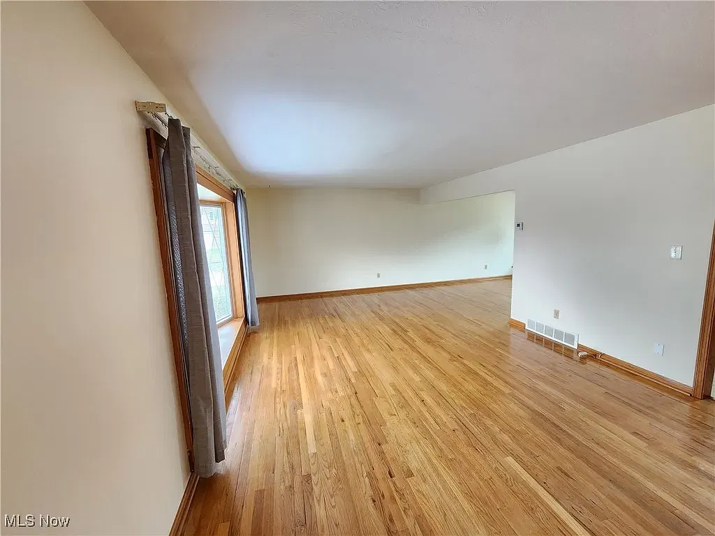 4 bed, 2.5 bath, 1943 sqft, $2,500 — Photo 4