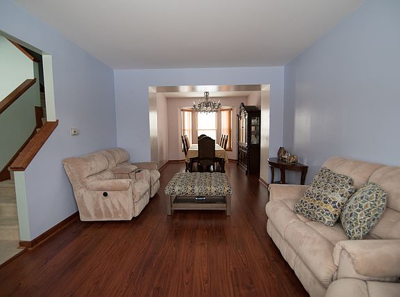 2nd image of 98 Cambridge Dr