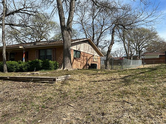 2nd image of 2002 Greenbriar Ln