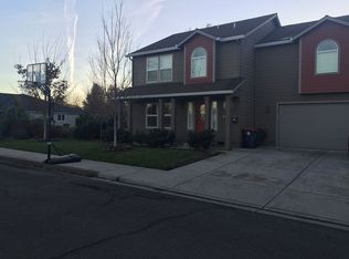 447 N 7th St, Central Point, OR 97502