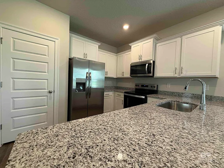 19130 Treehill Ln — Photo 11