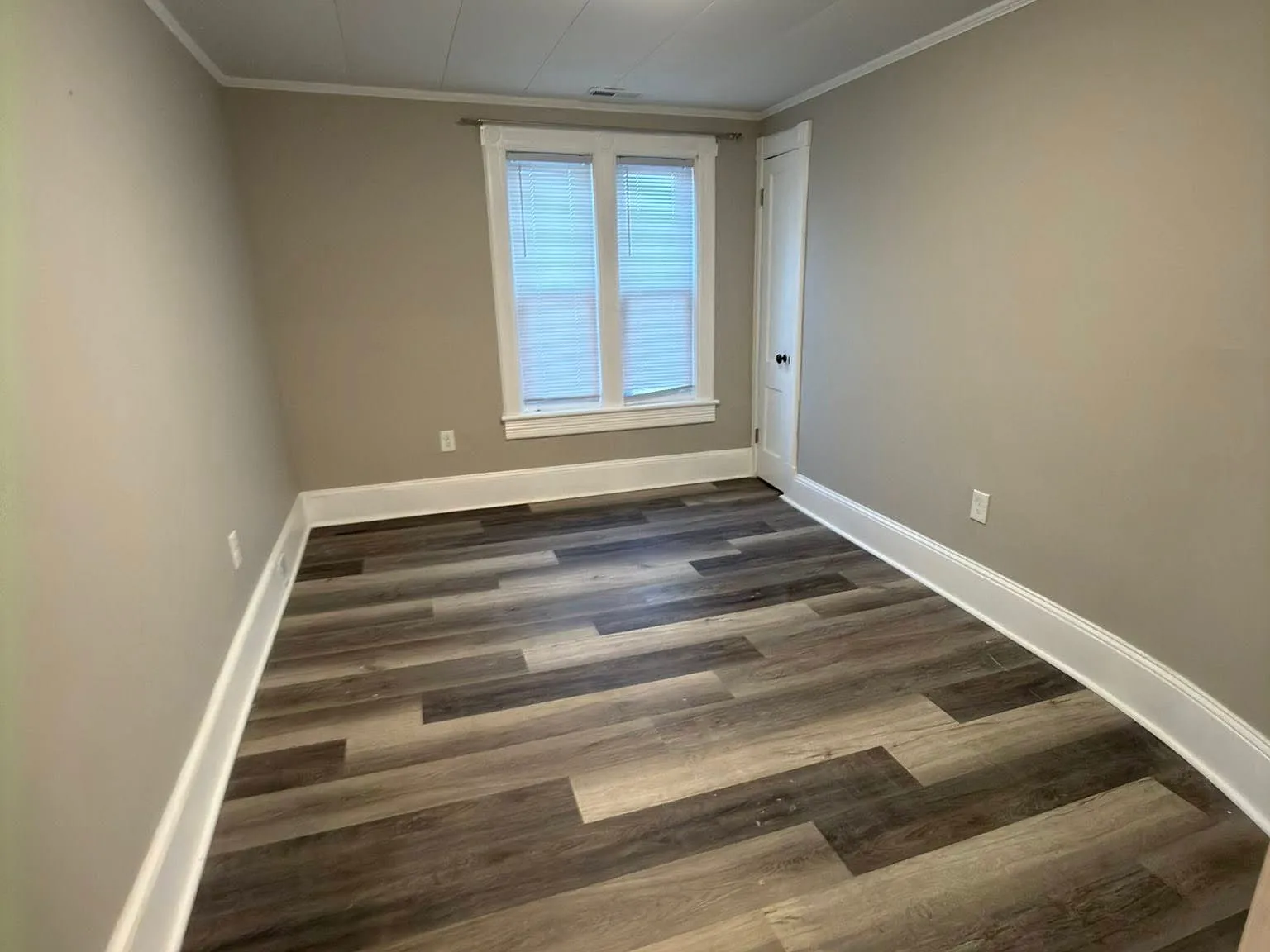 3 bed, $1,800 — Photo 2