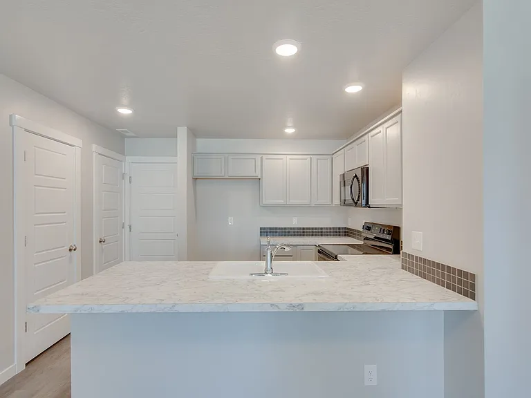 11037 W Crestwater Ln — Photo 5