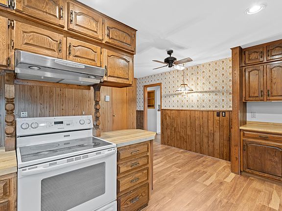 4th image of 145 6th St NW