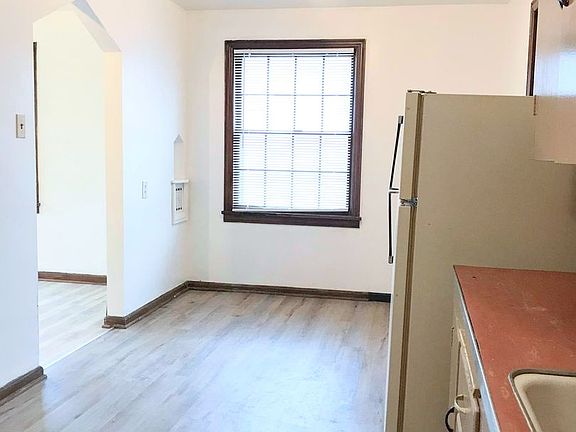 3rd image of 1313 N Washington St