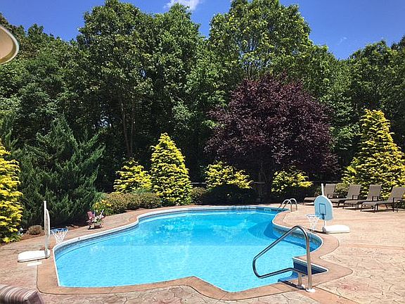 3rd image of 75 Evergreen Ct