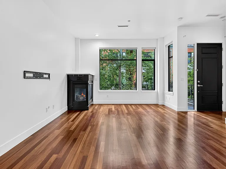 1690 NW Riverscape St — Photo 2