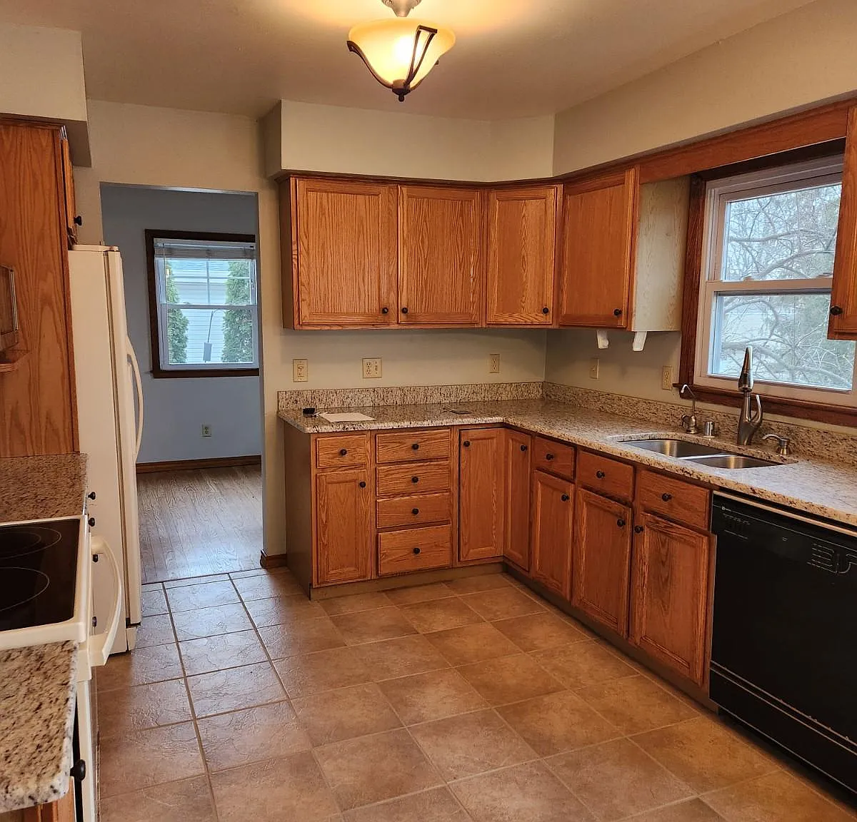 4 bed, 1860 sqft, $3,100 — Photo 4