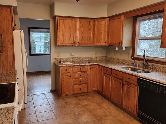 4th image of 1023 Lexington Dr