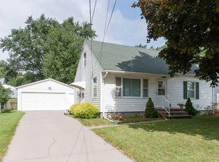 910 Knollcrest Dr, Marion, IA 52302