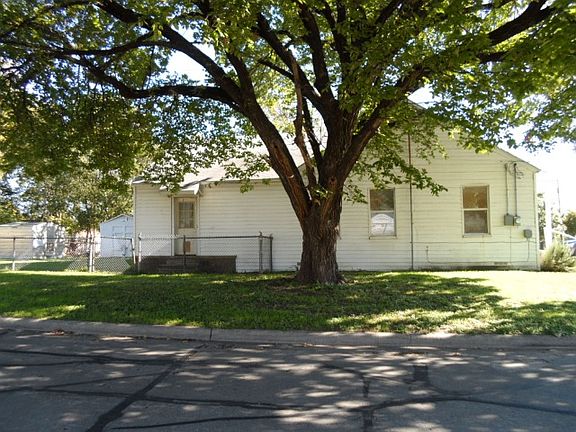 2nd image of 400 E Baylor St