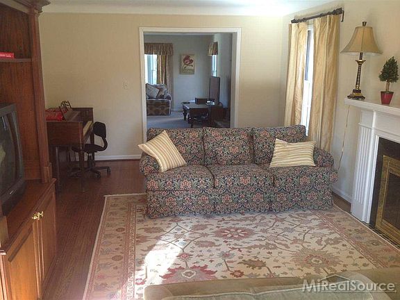 3rd image of 292 Mount Vernon Ave