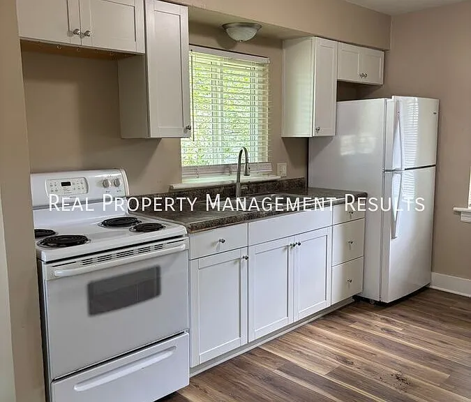 1500 S Harlan Ave #B — Photo 4