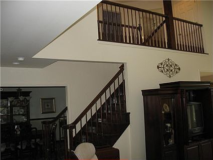 4th image of 18 Bailey Dr